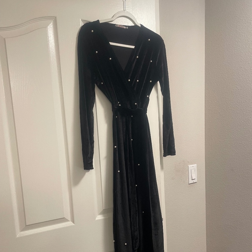 Classy black dress with pearls